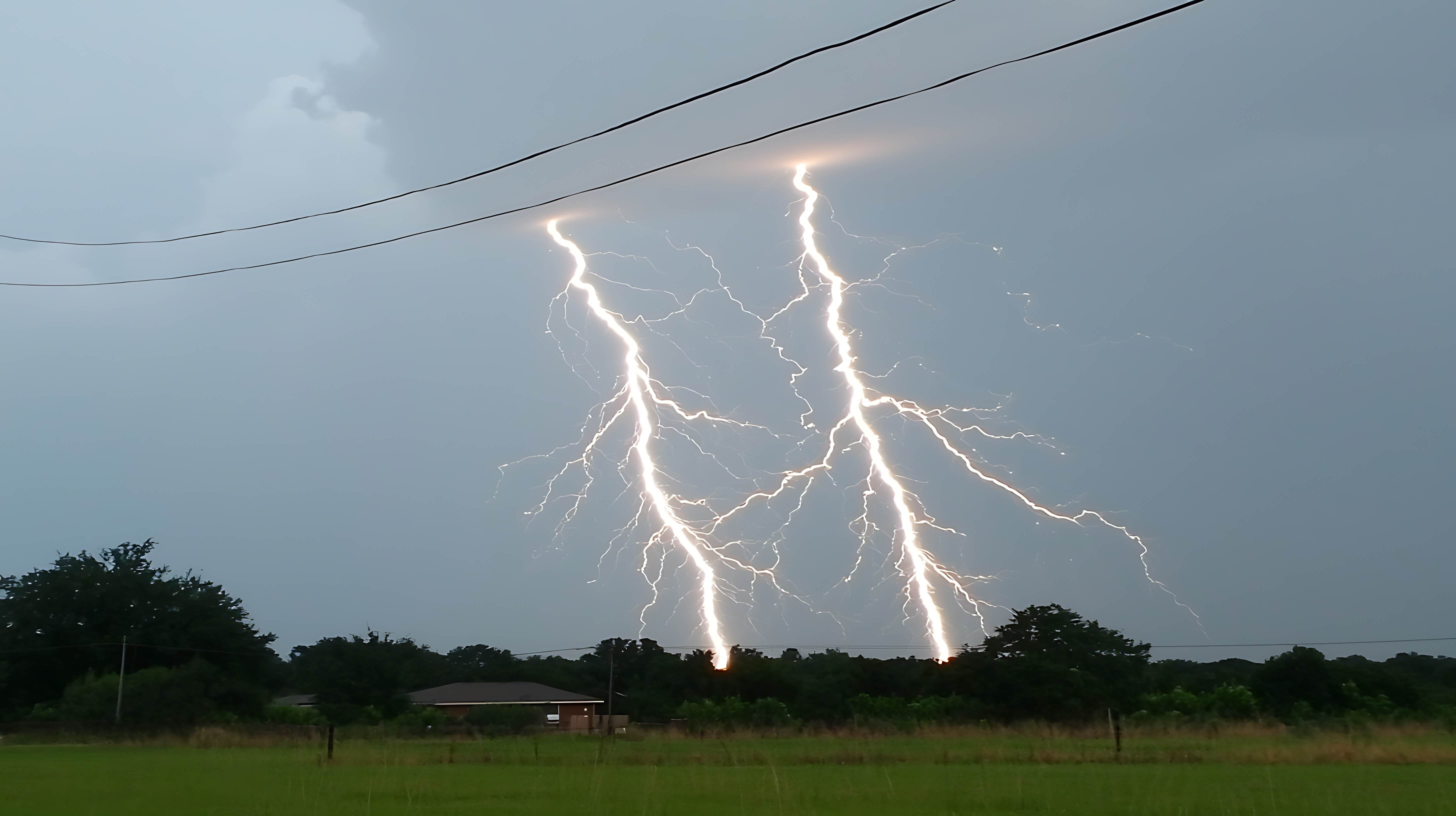 preparing for a storm, lightning, windstorm
